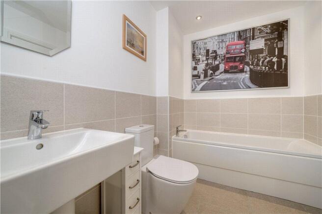 4 bed Detached for sale Image 9
