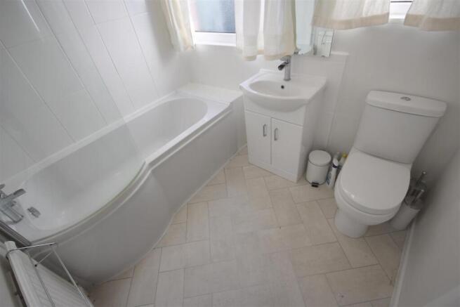 3 bed Detached Bungalow to rent Image 8