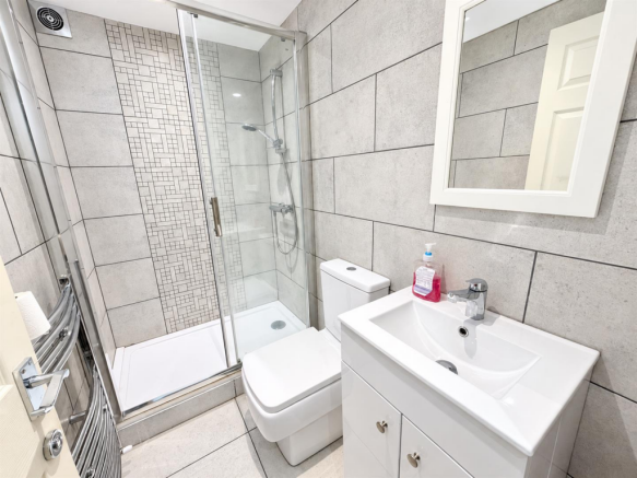 72 Pickmere Road - Bathroom.png