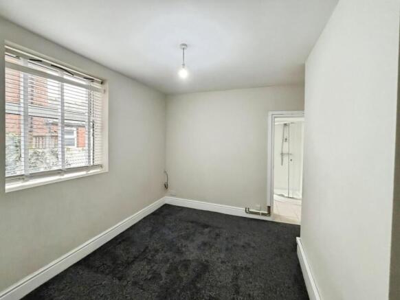 2 bed Apartment to rent Image 7