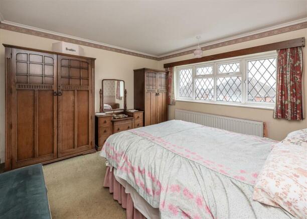 14 Peterdale Drive-bed1b.jpg