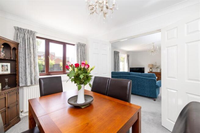 4 bed Detached for sale Image 8
