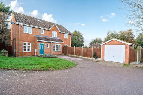 RARE Large Detached Home | Remote Workspaces | Short Walk to School | Near Station