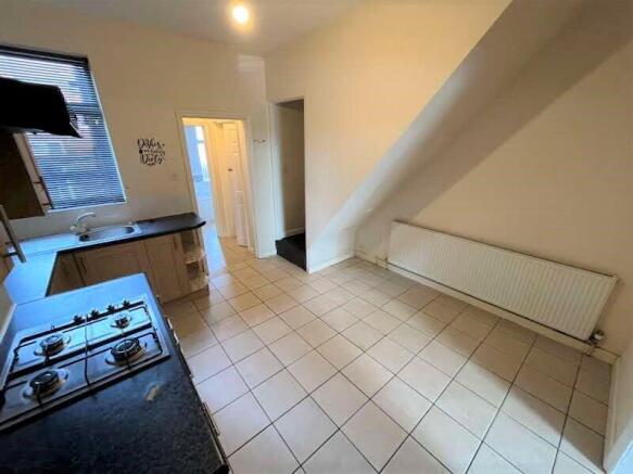 3 bed Terraced to rent Image 2