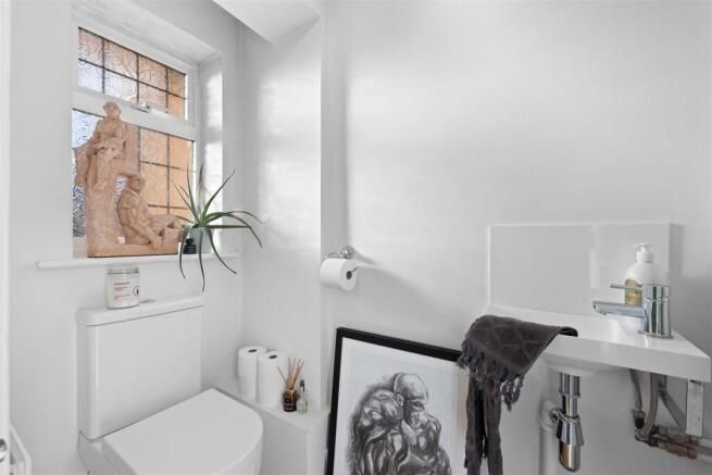 GROUND FLOOR CLOAK ROOM