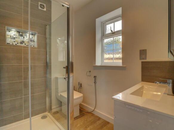 Shower room 3.jpg