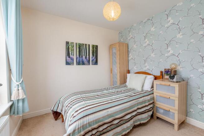 5 bed Detached for sale Image 8