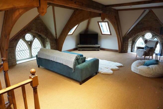LOUNGE AREA