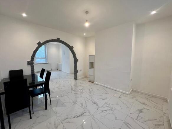 3 bed House to rent Image 8