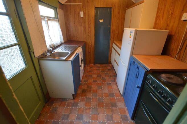 Kitchen2.JPG