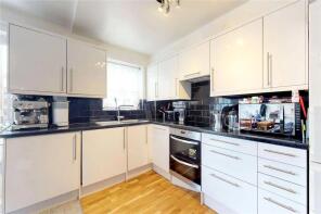 37, Valnay Street, London SW17 8PS