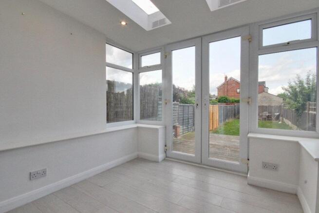 2 bed House to rent Image 6