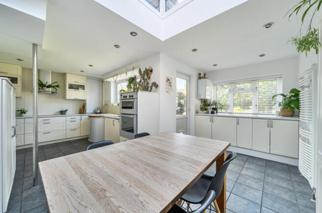 1437301-17-69d502...