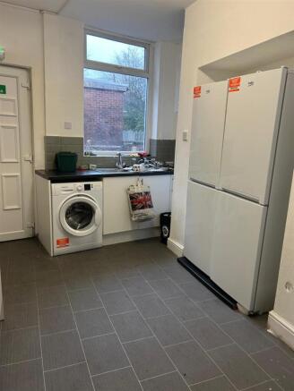 5 bed House Share to rent Image 9