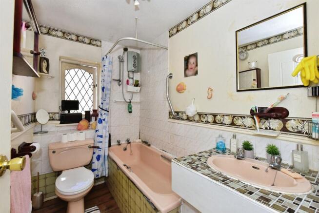 4 bed Detached for sale Image 10
