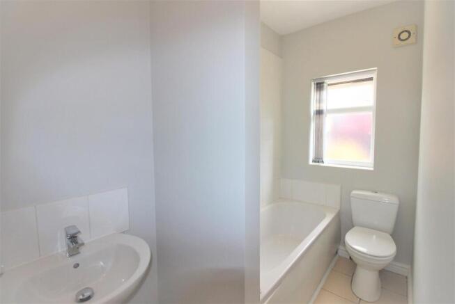 3 bed Terraced to rent Image 6