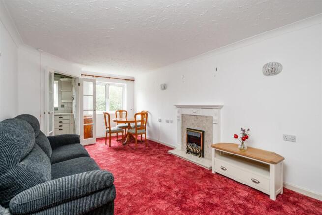 Flat 29 Barons Court_1.jpg