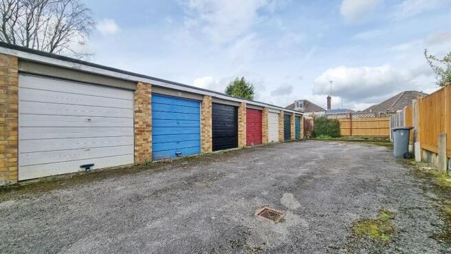 Garage in Block