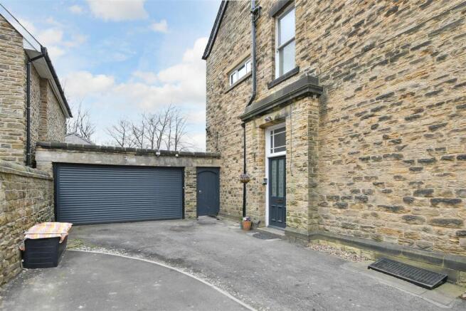 4 bed Apartment for sale Image 12