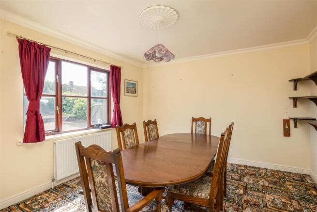5 bed Detached for sale Image 6