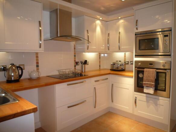 645 Great Northern Road, Flat 4 - Kitchen