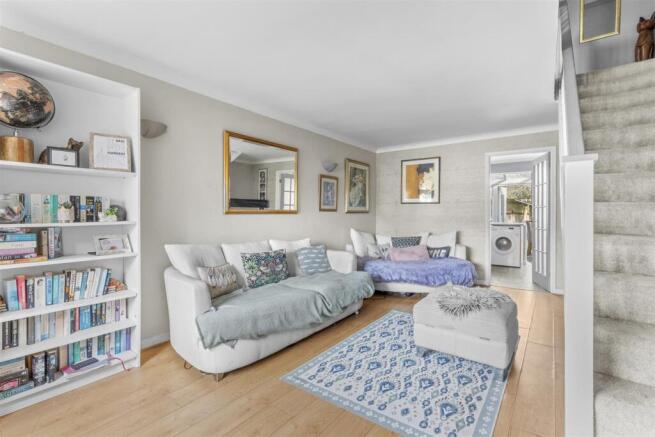 42 Lansdowne Way, HP11 1TN-5.jpg