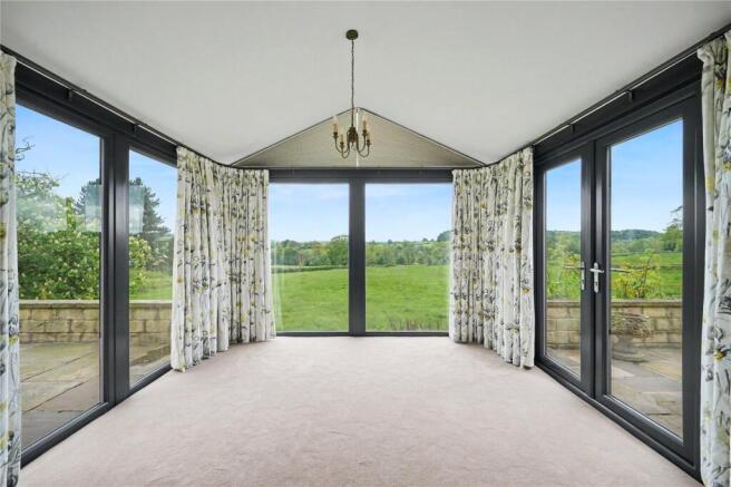 4 bed Bungalow for sale Image 7