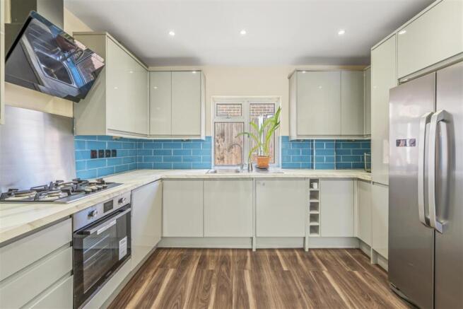 49 Orchard Way Ashford TW15 3AU-14.JPG