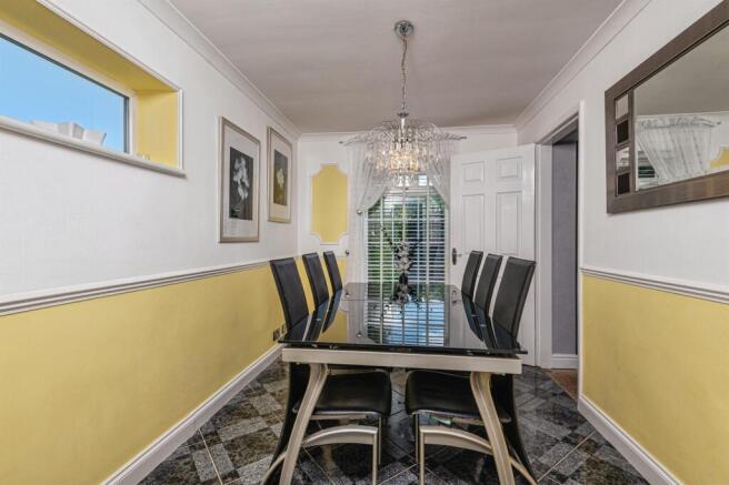4 bed Semi-Detached for sale Image 5