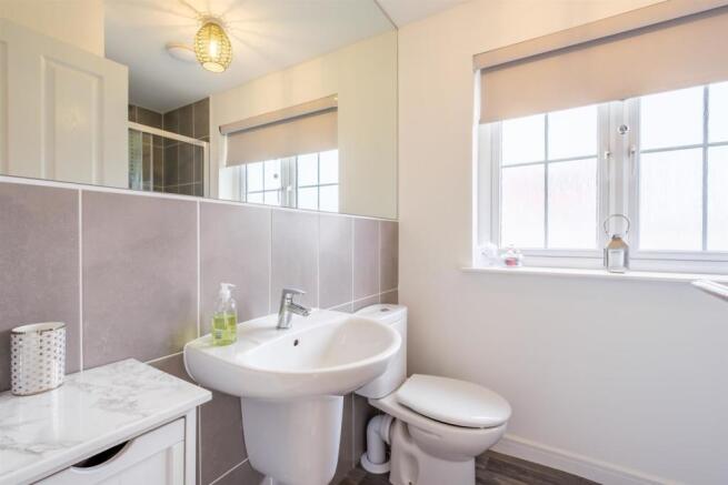 066-2_Hunterfield_Place_Carluke_ML84GY.jpg