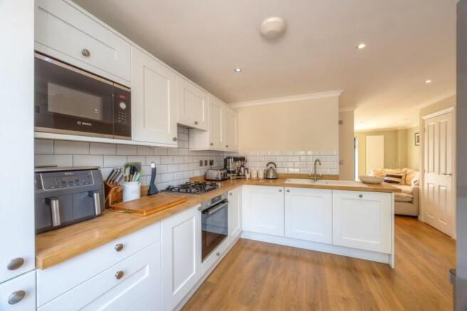 4 bed Semi-Detached for sale Image 6