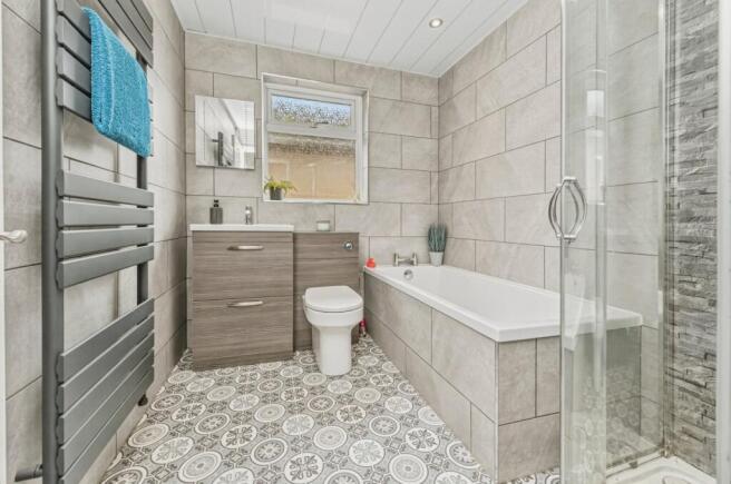 4 bed Detached for sale Image 8