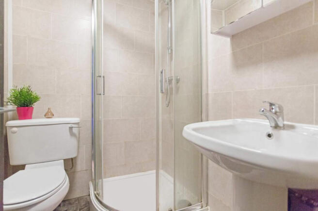 4 bed Flat to rent Image 7
