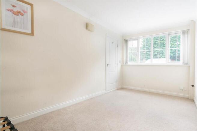 4 bed Semi-Detached for sale Image 4