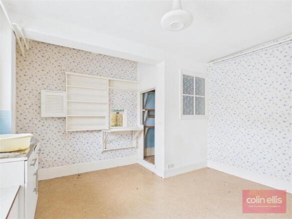 4 bed Semi-Detached for sale Image 7
