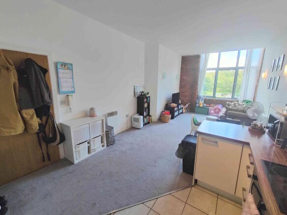 2 bed Apartment for sale Image 6