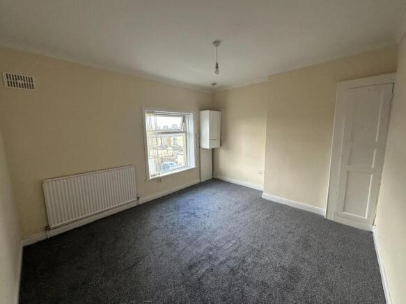 2 bed Terraced to rent Image 12