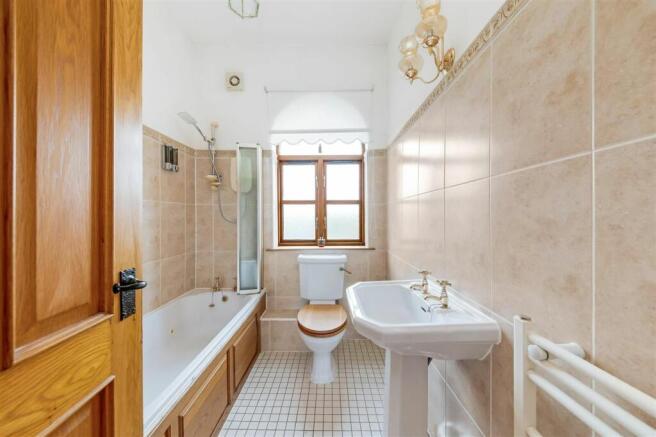 HOUSE BATHROOM (2).jpg
