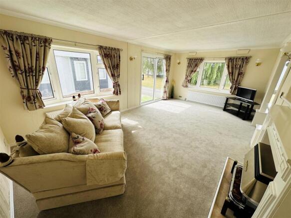 3 bed Park Home for sale Image 6