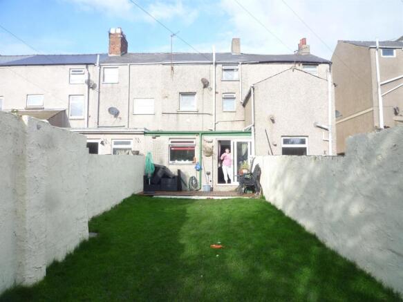 REAR GARDEN2