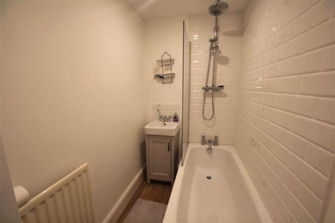 Flat 4 Bathroom.jpg