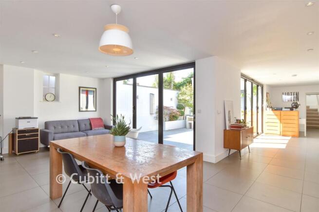 Kitchen/ Dining Room