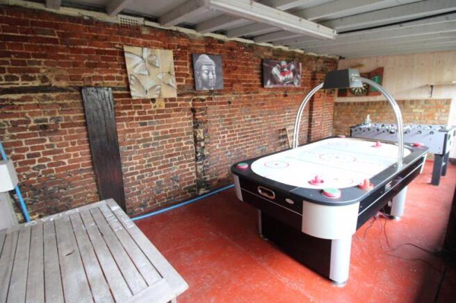 Bedroom/Games room