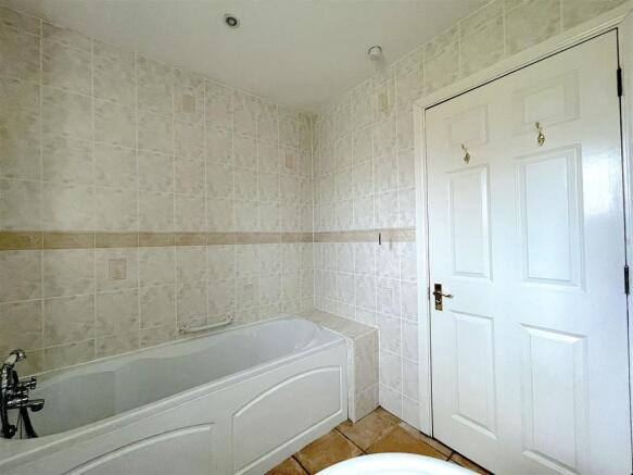 Family Bathroom (2).jpeg