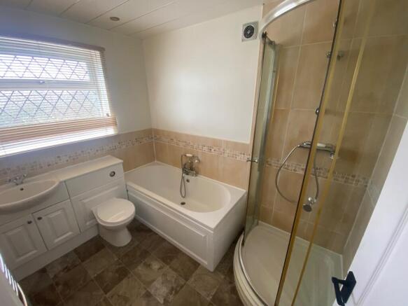3 bed House to rent Image 10