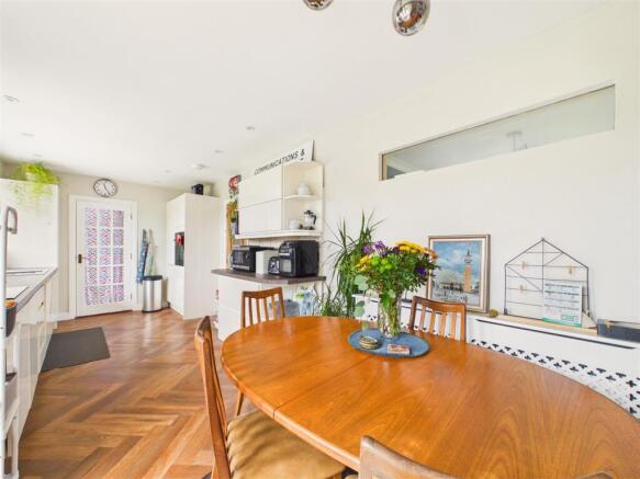 3 bed Semi-Detached for sale Image 8