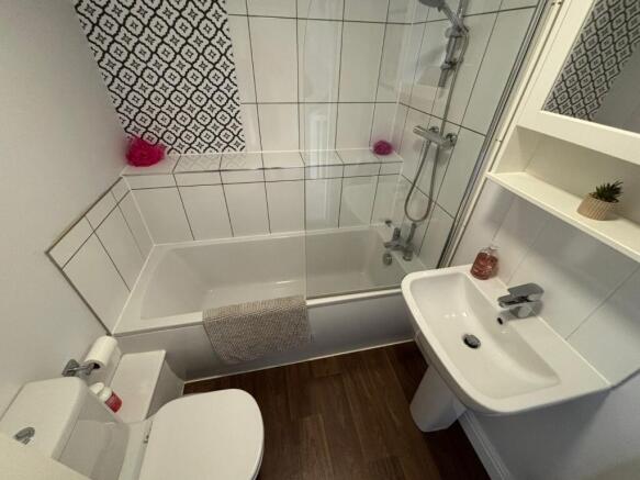 3 bed House to rent Image 8