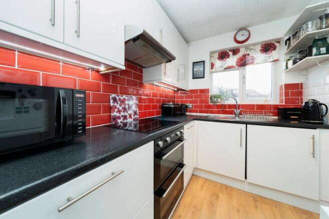 Beverley Road, Ruislip, HA4 photo 3