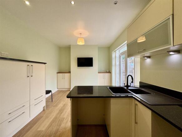 3 bed End of Terrace to rent Image 9
