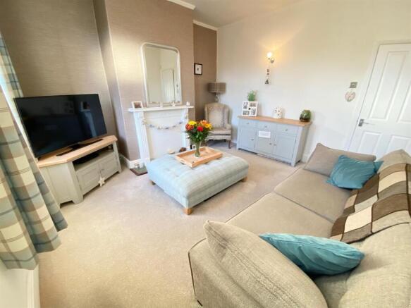 lounge 1.jpg